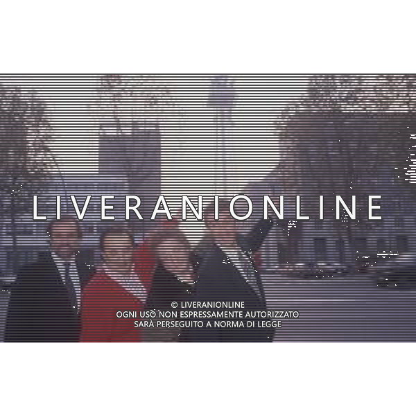 RETROSPETTIVA ANTONIO RICCI AUTORE TELEVISIVO NELLA FOTO ANTONIO RICCI CON BEPPE RECCHIA GIANFRANCO D\'ANGELO ED EZIO GREGGIO DAVANTI ALLE SEDE RAI DI CORSO SEMPIONE A MILANO AG ALDO LIVERANI SAS  