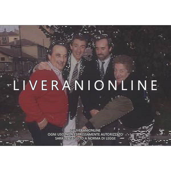 RETROSPETTIVA ANTONIO RICCI AUTORE TELEVISIVO NELLA FOTO ANTONIO RICCI CON BEPPE RECCHIA GIANFRANCO D\'ANGELO ED EZIO GREGGIO DAVANTI ALLE SEDE RAI DI CORSO SEMPIONE A MILANO AG ALDO LIVERANI SAS  
