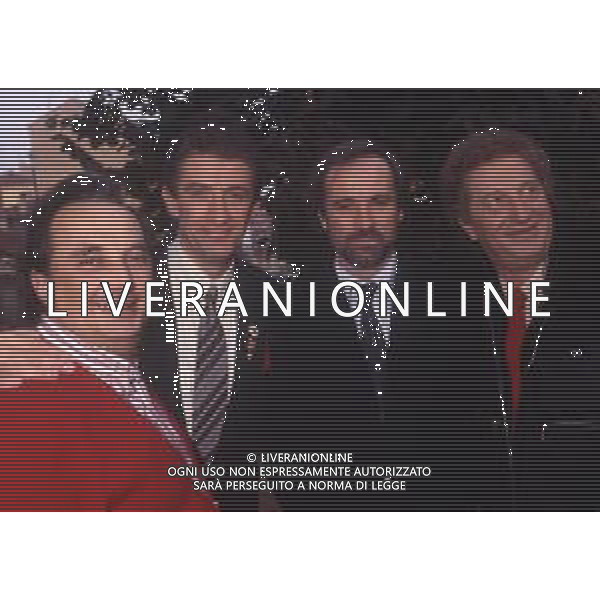 RETROSPETTIVA ANTONIO RICCI AUTORE TELEVISIVO NELLA FOTO ANTONIO RICCI CON BEPPE RECCHIA GIANFRANCO D\'ANGELO ED EZIO GREGGIO DAVANTI ALLE SEDE RAI DI CORSO SEMPIONE A MILANO AG ALDO LIVERANI SAS  