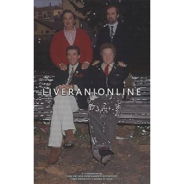 RETROSPETTIVA ANTONIO RICCI AUTORE TELEVISIVO NELLA FOTO ANTONIO RICCI CON BEPPE RECCHIA GIANFRANCO D\'ANGELO ED EZIO GREGGIO DAVANTI ALLE SEDE RAI DI CORSO SEMPIONE A MILANO AG ALDO LIVERANI SAS  