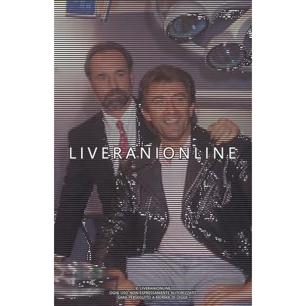 RETROSPETTIVA ANTONIO RICCI AUTORE TELEVISIVO NELLA FOTO EZIO GREGGIO-ANTONIO RICCI NELLA TRASMISSIONE TELEVISIVA “ODIENS“ AG ALDO LIVERANI SAS 