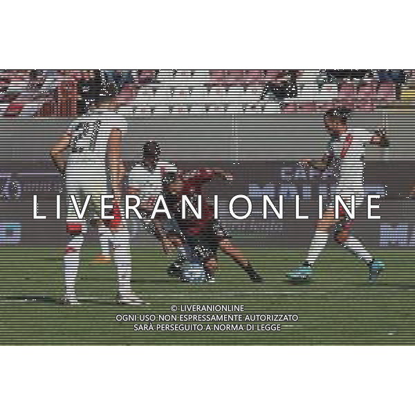 REGGINA VS PERUGIA CAMPIONATO CALCIO SERIE B REGGIO CALABRIA 22/10/2022 NELLA FOTO MENEZ REGGINA E BARTOLOMEI PERUGIA ©GARREFFA / AGENZIA ALDO LIVERANI SAS