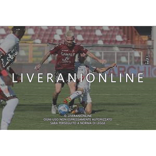 REGGINA VS PERUGIA CAMPIONATO CALCIO SERIE B REGGIO CALABRIA 22/10/2022 NELLA FOTO MAJER REGGINA E BARTOLOMEI PERUGIA ©GARREFFA / AGENZIA ALDO LIVERANI SAS