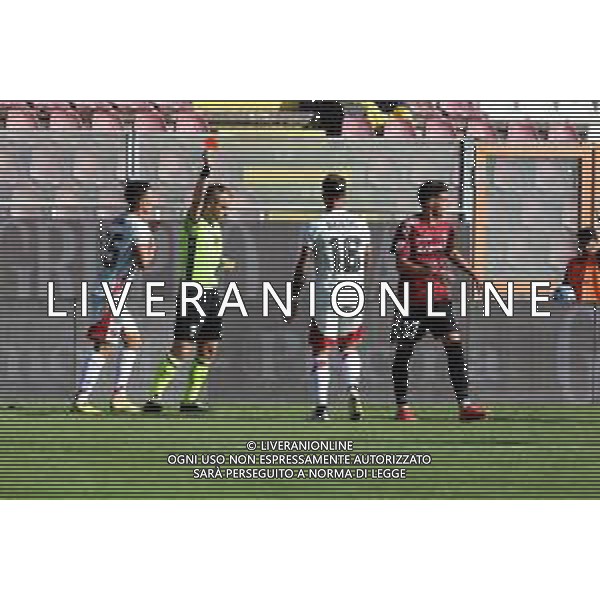 REGGINA VS PERUGIA CAMPIONATO CALCIO SERIE B REGGIO CALABRIA 22/10/2022 NELLA FOTO SANTORO PERUGIA ESPULSO DA ARBITRO MERAVIGLIA PER DOPPIO GIALLO ©GARREFFA / AGENZIA ALDO LIVERANI SAS