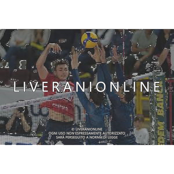 Attacco di Eric Loeppky - Gioiella Prisma Taranto durante la partita tra WithU Verona e Gioiella Prisma Taranto valida per la quarta giornata del campionato italiano di volley Superlega tenutosi a Verona, Italy il 21 ottobre 2021 presso il Pala AGSM-AIM. ©Tommasini / AGENZIA ALDO LIVERANI SAS