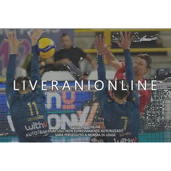 Attacco di Oleg Antonov - Gioiella Prisma Taranton durante la partita tra WithU Verona e Gioiella Prisma Taranto valida per la quarta giornata del campionato italiano di volley Superlega tenutosi a Verona, Italy il 21 ottobre 2021 presso il Pala AGSM-AIM. ©Tommasini / AGENZIA ALDO LIVERANI SAS