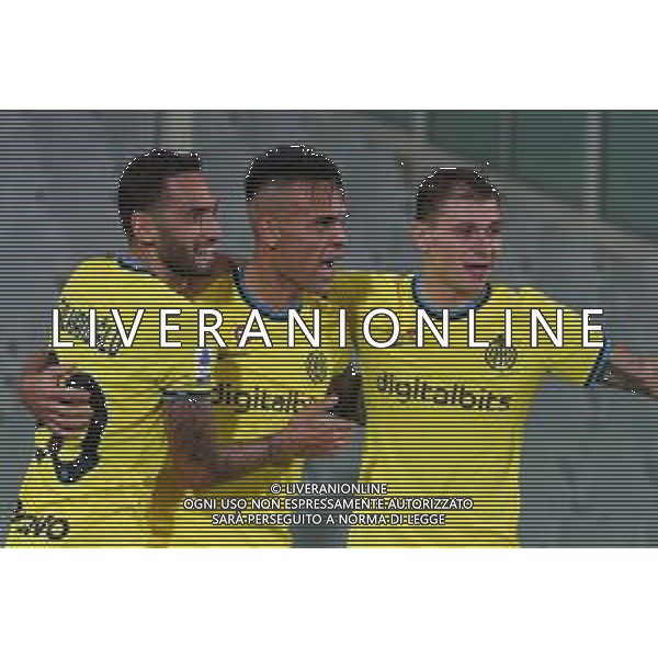 Fiorentina - Inter Campionato di Calcio Serie A TIM 22/10/2022 - nella foto: Esultanza Martinez Lautaro (f.c.Internazionale)-dopo il goal su rigore con hakan calhanoglu e nicolo\' barella ©Claudio Zamagni/Agenzia Aldo Liverani s.a.s. / AGENZIA ALDO LIVERANI SAS