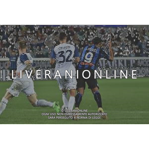 TVRG Luis Muriel (Atalanta) cade in area dopo un contrasto con Danilo Cataldi (Lazio) ma viene ammonito per simulazione Atalanta vs Lazio Bergamo 23-10-2022 Gewiss Stadium - Stadio Atleti Azzurri d\'Italia Campionato Serie A TIM - 11a giornata foto Roberto Garavaglia/ag. Aldo Liverani sas / AGENZIA ALDO LIVERANI SAS