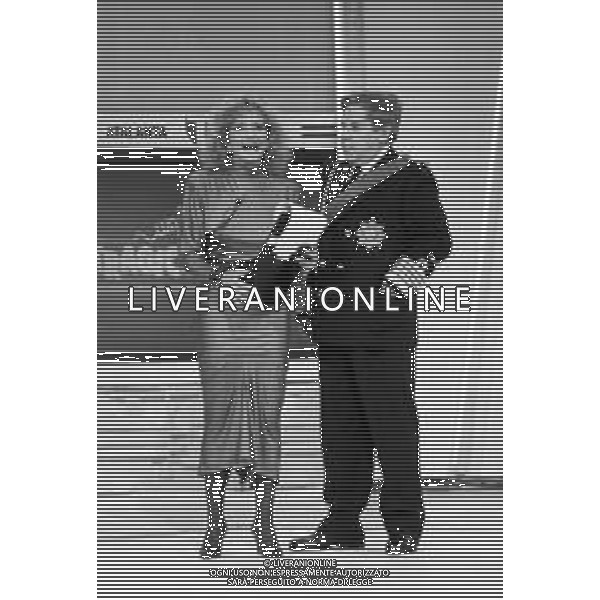 PAOLO VILLAGGIO ATTORE - RETROSPETTIVA NELLA FOTO CON FABRIZIA CARMINATI NEL PROGRAMMA TELEVISIVO \'UN FANTASTICO TRAGICO VENERDI\'\' A MILANO NEL 1986 ©Archivio AGENZIA ALDO LIVERANI SAS