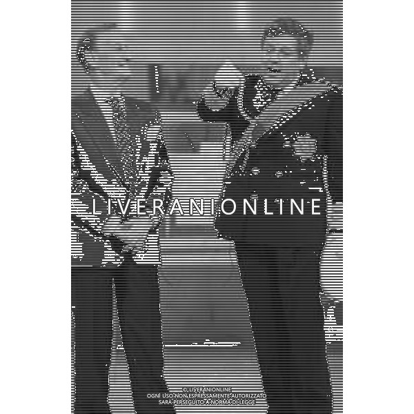 PAOLO VILLAGGIO ATTORE - RETROSPETTIVA NELLA FOTO CON NUNZIO FILOGAMO NEL PROGRAMMA TELEVISIVO \'UN FANTASTICO TRAGICO VENERDI\'\' A MILANO NEL NOVEMBRE 1986 ©Archivio AGENZIA ALDO LIVERANI SAS