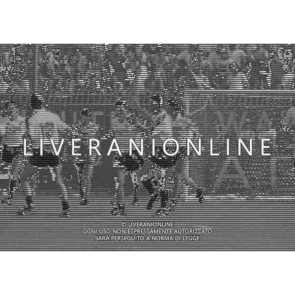 11-06-1989 MONZA CAMPIONATO DI CALCIO SERIE B MONZA TARANTO 2-1 NELLA FOTO DOPO GOAL TARANTO GIUSEPPE DONATELLI AG ALDO LIVERANI SAS