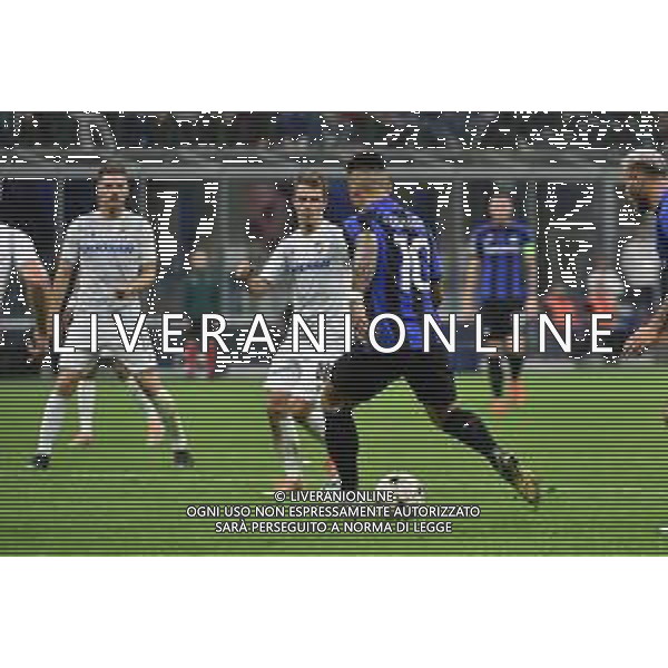Lautaro Martinez (Inter) in mezzo all\'area serve a Edin Dzeko (Inter) la palla per il gol del 3 a 0 Inter vs Viktoria Plzen Milano 26-10-2022 Stadio Giuseppe Meazza - San Siro UEFA Champions League fase a gironi gruppo C - 5a giornata foto Roberto Garavaglia/ag. Aldo Liverani sas /AGENZIA ALDO LIVERANI SAS