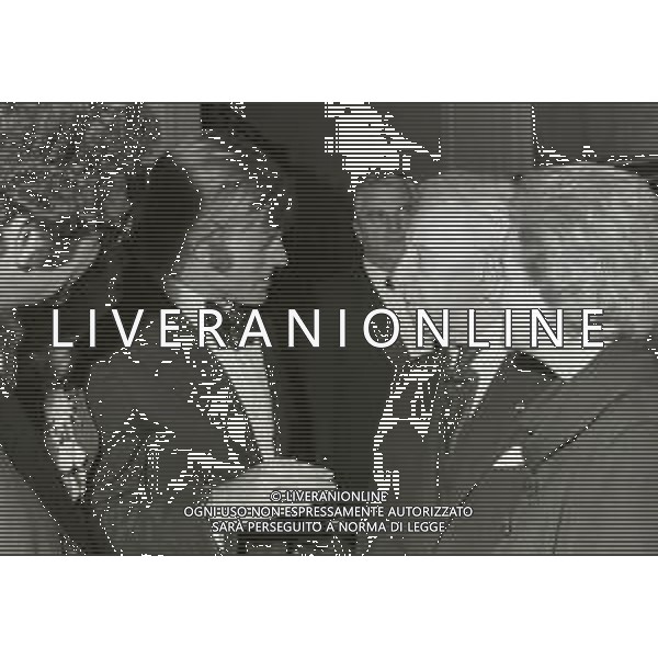 RETROSPETTIVA ARTHUR RUBINSTEIN PIANISTA NELLA FOTO ARTHUR RUBINSTEIN A CANNES NELL\'ANNO 1972 CON LA MOGLIE E ROBERT REDFORD AG ALDO LIVERANI SAS