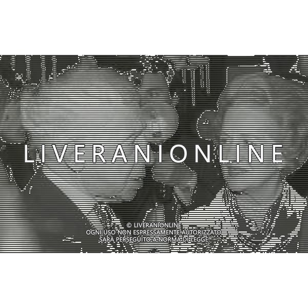 RETROSPETTIVA ARTHUR RUBINSTEIN PIANISTA NELLA FOTO ARTHUR RUBINSTEIN A CANNES NELL\'ANNO 1972 CON LA MOGLIE AG ALDO LIVERANI SAS