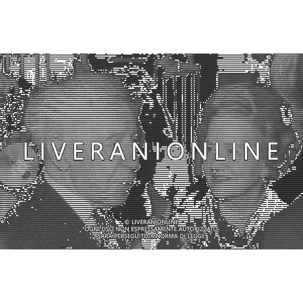 RETROSPETTIVA ARTHUR RUBINSTEIN PIANISTA NELLA FOTO ARTHUR RUBINSTEIN A CANNES NELL\'ANNO 1972 CON LA MOGLIE AG ALDO LIVERANI SAS