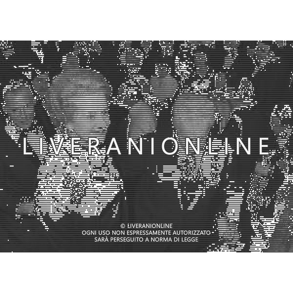 RETROSPETTIVA ARTHUR RUBINSTEIN PIANISTA NELLA FOTO ARTHUR RUBINSTEIN A CANNES NELL\'ANNO 1972 CON LA MOGLIE AG ALDO LIVERANI SAS