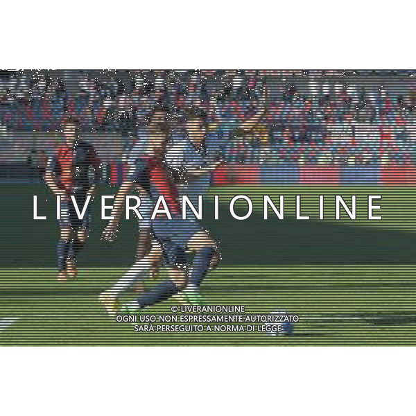 Cosenza vs Frosinone Serie B 2022-2023. Otctober 29, 2022 at Stadio San Vito-Marulla in Cosenza, Italy. In pic: Cristian D\'Urso and Gianluca Frabotta ©Andrea Rosito /AGENZIA ALDO LIVERANI SAS