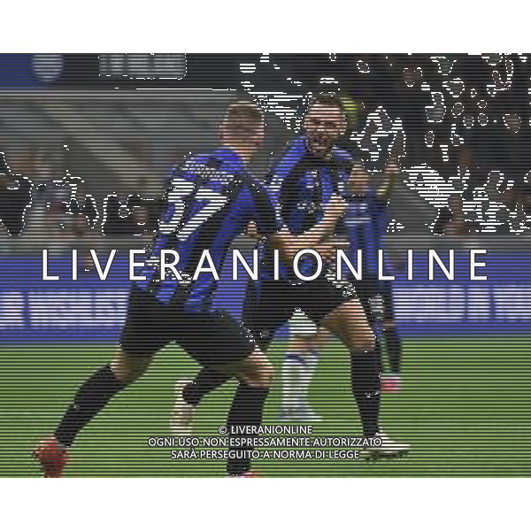Milan Skriniar (Inter) e Stefan de Vrij (Inter) esultano dopo il gol dell\'1 a 0 Inter vs Sampdoria Milano 29-10-2022 Stadio Giuseppe Meazza - San Siro Campionato Serie A TIM - 12a giornata foto Roberto Garavaglia/ag. Aldo Liverani sas / AGENZIA ALDO LIVERANI SAS