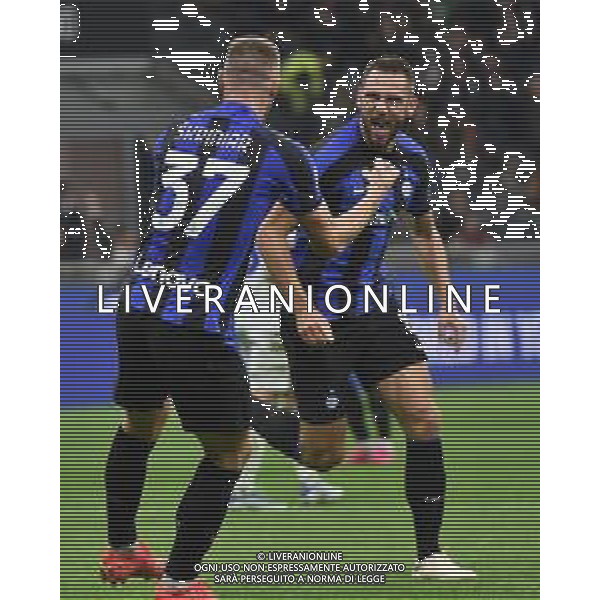 Milan Skriniar (Inter) e Stefan de Vrij (Inter) esultano dopo il gol dell\'1 a 0 Inter vs Sampdoria Milano 29-10-2022 Stadio Giuseppe Meazza - San Siro Campionato Serie A TIM - 12a giornata foto Roberto Garavaglia/ag. Aldo Liverani sas / AGENZIA ALDO LIVERANI SAS