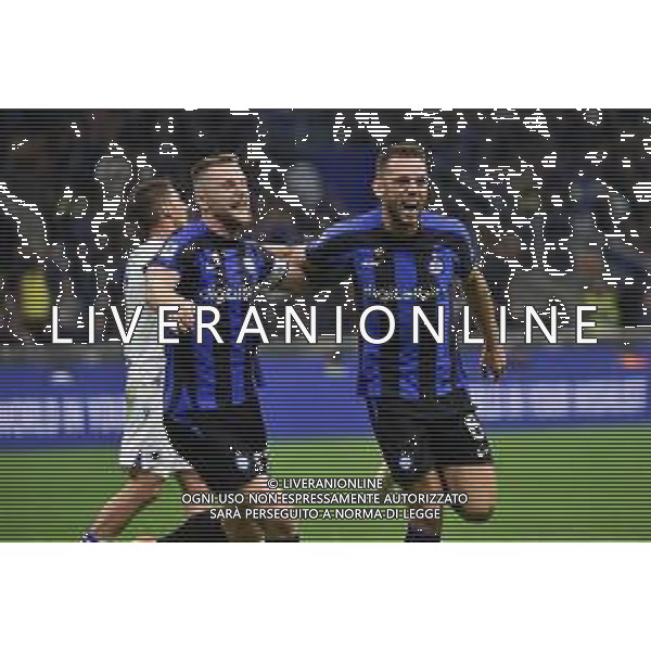 Milan Skriniar (Inter) e Stefan de Vrij (Inter) esultano dopo il gol dell\'1 a 0 Inter vs Sampdoria Milano 29-10-2022 Stadio Giuseppe Meazza - San Siro Campionato Serie A TIM - 12a giornata foto Roberto Garavaglia/ag. Aldo Liverani sas / AGENZIA ALDO LIVERANI SAS