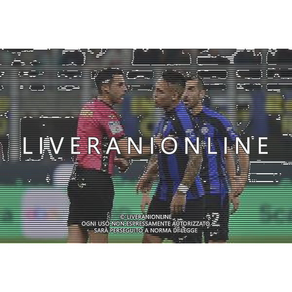 proteste Inter con l\'arbitro Luca Massimi di Termoli (CB) - Lautaro Martinez Inter vs Sampdoria Milano 29-10-2022 Stadio Giuseppe Meazza - San Siro Campionato Serie A TIM - 12a giornata foto Roberto Garavaglia/ag. Aldo Liverani sas / AGENZIA ALDO LIVERANI SAS
