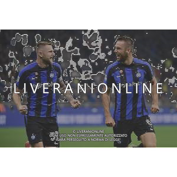 Milan Skriniar (Inter) SX e Stefan de Vrij (Inter) DX esultano dopo il gol dell\'1 a 0 Inter vs Sampdoria Milano 29-10-2022 Stadio Giuseppe Meazza - San Siro Campionato Serie A TIM - 12a giornata foto Roberto Garavaglia/ag. Aldo Liverani sas / AGENZIA ALDO LIVERANI SAS