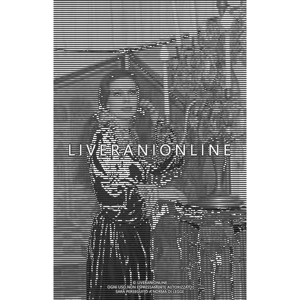 RETROSPETTIVA STEFANIA CAREDDU ATTRICE NELLA FOTO NELLA SUA ABITAZIONE A BERGAMO NOVEMBRE 1976 ©Archivio Giovanni Liverani/AGENZIA ALDO LIVERANI SAS