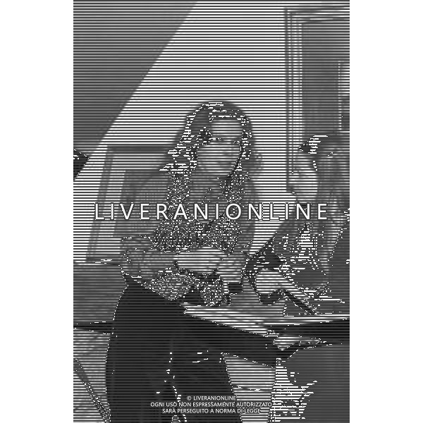 RETROSPETTIVA STEFANIA CAREDDU ATTRICE NELLA FOTO NELLA SUA ABITAZIONE A BERGAMO NOVEMBRE 1976 ©Archivio Giovanni Liverani/AGENZIA ALDO LIVERANI SAS