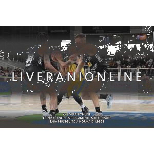David Logan - Givova Scafati difende la palla durante il match tra Dolomiti Trentino Energia e Givova Scafati valido per la quinta giornata del campionato Italiano di basket serie A1. 30 Ottobre 2022, BLM Group Arena, Trento Italia FOTO ROBERTO TOMMASINI-AG ALDO LIVERANI SAS