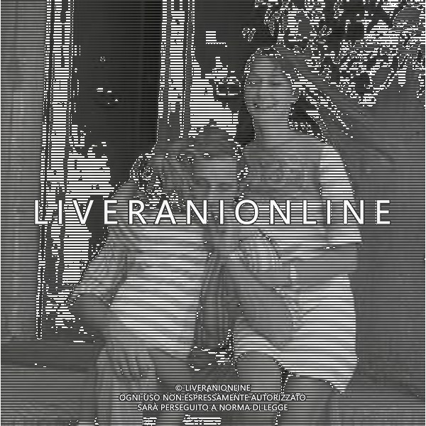 RETROSPETTIVA PHILIPPE LEROY ATTORE NELLA FOTO PHILIPPE LEROY CON FRANCOIS LAURENT E LA FIGLIA PHILIPPINE A ROMA NELL\'ANNO 1967 AG ALDO LIVERANI SAS