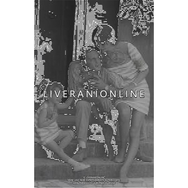 RETROSPETTIVA PHILIPPE LEROY ATTORE NELLA FOTO PHILIPPE LEROY CON FRANCOIS LAURENT E LA FIGLIA PHILIPPINE A ROMA NELL\'ANNO 1967 AG ALDO LIVERANI SAS