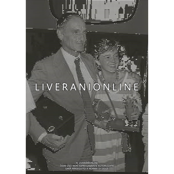 RETROSPETTIVA PHILIPPE LEROY ATTORE NELLA FOTO PHILIPPE LEROY A TAORMINA NELL\'ANNO 1980 AL PREMIO DAVID DI DONATELLO CON LA FIGLIA PHILIPPINE AG ALDO LIVERANI SAS