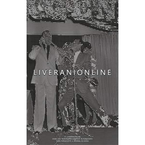 RETROSPETTIVA PHILIPPE LEROY ATTORE NELLA FOTO PHILIPPE LEROY A TAORMINA NELL\'ANNO 1980 AL PREMIO DAVID DI DONATELLO CON RINO DE SIVESTRO AG ALDO LIVERANI SAS
