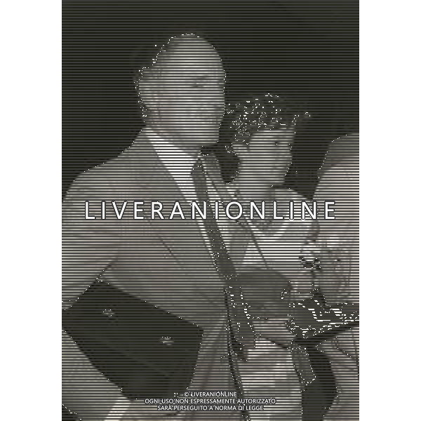 RETROSPETTIVA PHILIPPE LEROY ATTORE NELLA FOTO PHILIPPE LEROY A TAORMINA NELL\'ANNO 1980 AL PREMIO DAVID DI DONATELLO CON LA FIGLIA PHILIPPINE AG ALDO LIVERANI SAS