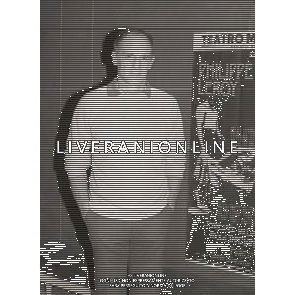 RETROSPETTIVA PHILIPPE LEROY ATTORE NELLA FOTO PHILIPPE LEROY A MILANO NELL\'ANNO 1978 AL TEATRO MANZONI “UN TRAM CHIAMATO DESIDERIO“ AG ALDO LIVERANI SAS