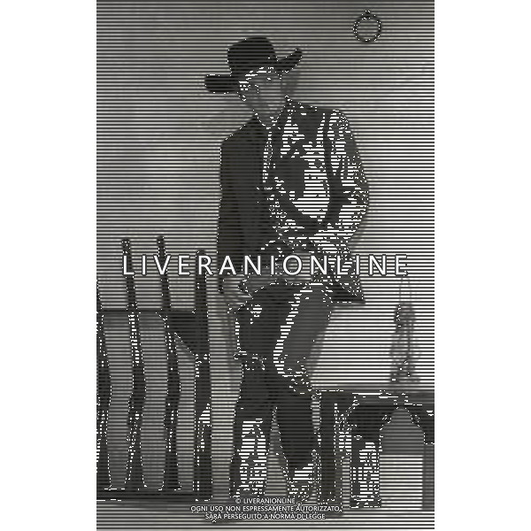 RETROSPETTIVA PHILIPPE LEROY ATTORE NELLA FOTO PHILIPPE LEROY SUL SET DEL FILM “YANKEE“ A ROMA NELL\'ANNO 1967 AG ALDO LIVERANI SAS 