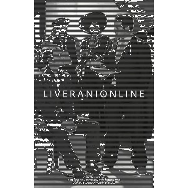 RETROSPETTIVA PHILIPPE LEROY ATTORE NELLA FOTO PHILIPPE LEROY SUL SET DEL FILM “YANKEE“ A ROMA NELL\'ANNO 1967 CON IL REGISTA TINTO BRASS AG ALDO LIVERANI SAS 