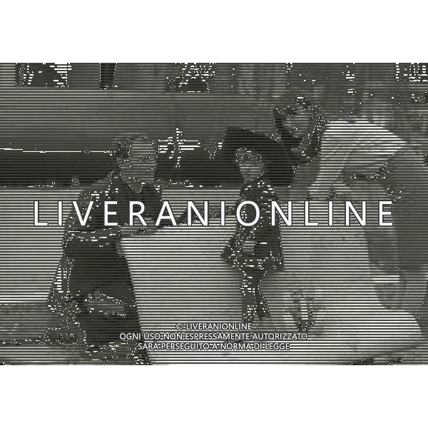 RETROSPETTIVA PHILIPPE LEROY ATTORE NELLA FOTO PHILIPPE LEROY CON LA FIGLIA PHILIPPINE E LA COMPAGNA FRANCOIS LAURENT SUL SET DEL FILM “YANKEE“ A ROMA NELL\'ANNO 1967 AG ALDO LIVERANI SAS 
