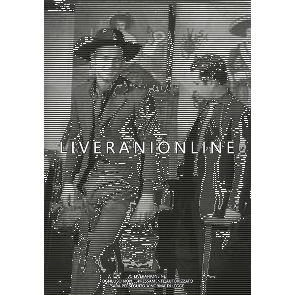 RETROSPETTIVA PHILIPPE LEROY ATTORE NELLA FOTO PHILIPPE LEROY SUL SET DEL FILM “YANKEE“ A ROMA NELL\'ANNO 1967 CON IL REGISTA TINTO BRASS AG ALDO LIVERANI SAS 