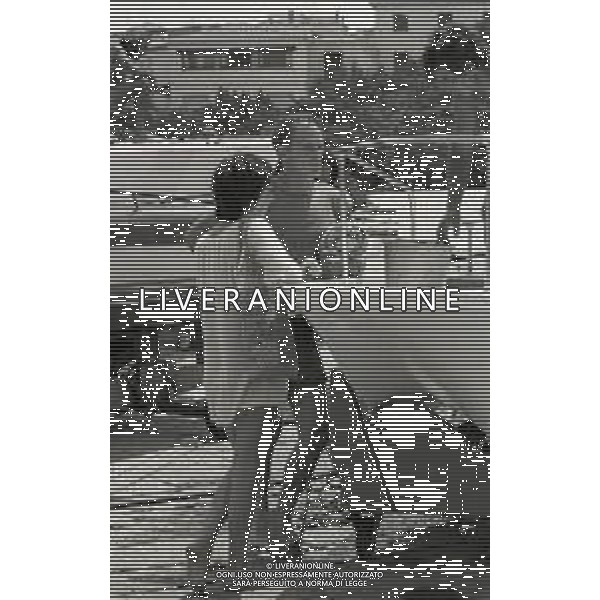 RETROSPETTIVA PHILIPPE LEROY ATTORE NELLA FOTO PHILIPPE LEROY A PORTO ROTONDO NELL\'ANNO 1973 CON EMMA BINI AG ALDO LIVERANI SAS