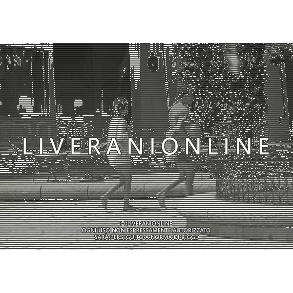 RETROSPETTIVA PHILIPPE LEROY ATTORE NELLA FOTO PHILIPPE LEROY A PORTO ROTONDO NELL\'ANNO 1973 CON EMMA BINI AG ALDO LIVERANI SAS