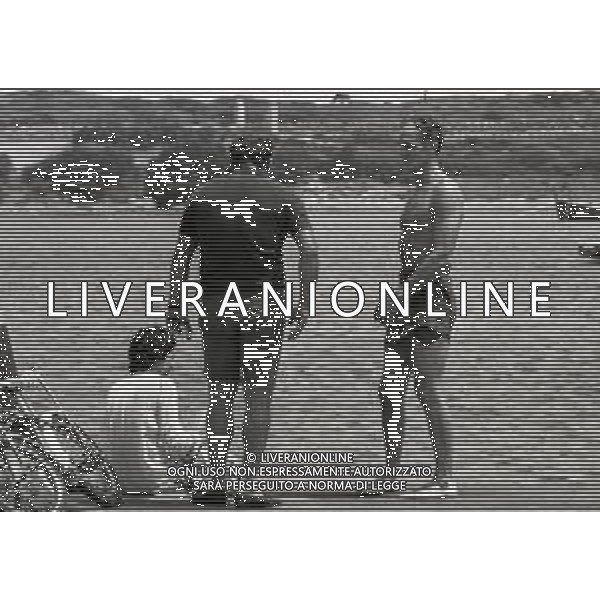 RETROSPETTIVA PHILIPPE LEROY ATTORE NELLA FOTO PHILIPPE LEROY A PORTO ROTONDO NELL\'ANNO 1973 CON EMMA BINI E RENATO SALVATORI AG ALDO LIVERANI SAS