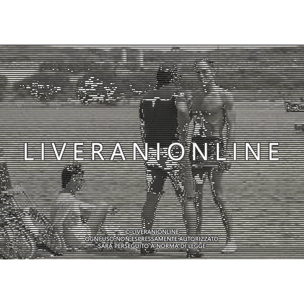 RETROSPETTIVA PHILIPPE LEROY ATTORE NELLA FOTO PHILIPPE LEROY A PORTO ROTONDO NELL\'ANNO 1973 CON EMMA BINI E RENATO SALVATORI AG ALDO LIVERANI SAS