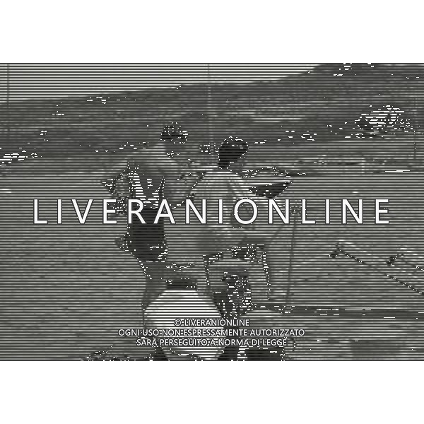 RETROSPETTIVA PHILIPPE LEROY ATTORE NELLA FOTO PHILIPPE LEROY A PORTO ROTONDO NELL\'ANNO 1973 CON EMMA BINI AG ALDO LIVERANI SAS