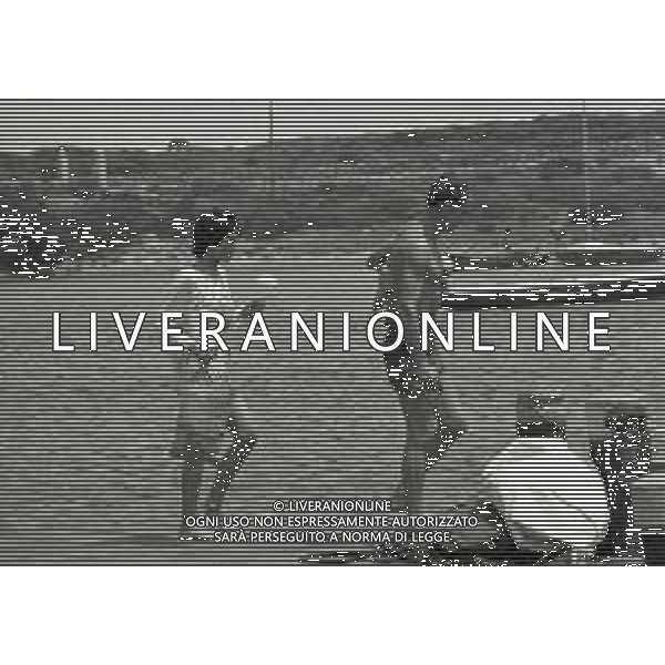 RETROSPETTIVA PHILIPPE LEROY ATTORE NELLA FOTO PHILIPPE LEROY A PORTO ROTONDO NELL\'ANNO 1973 CON EMMA BINI AG ALDO LIVERANI SAS