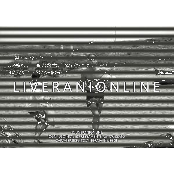 RETROSPETTIVA PHILIPPE LEROY ATTORE NELLA FOTO PHILIPPE LEROY A PORTO ROTONDO NELL\'ANNO 1973 CON EMMA BINI AG ALDO LIVERANI SAS