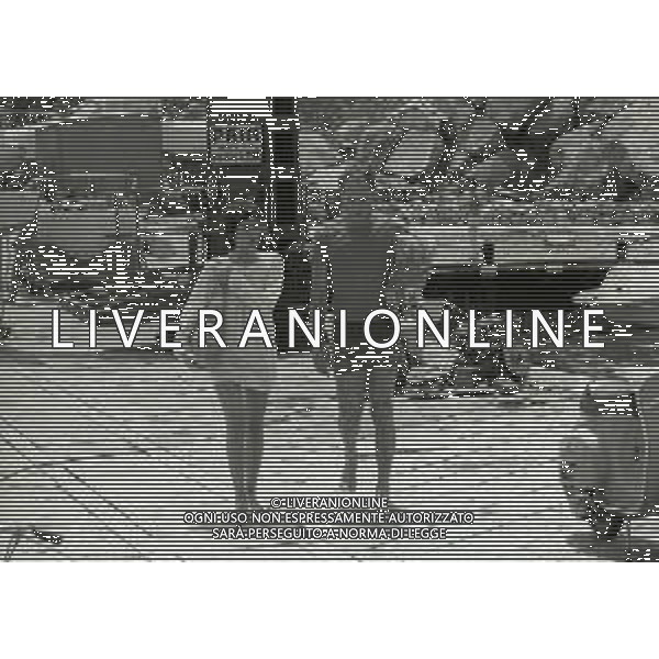 RETROSPETTIVA PHILIPPE LEROY ATTORE NELLA FOTO PHILIPPE LEROY A PORTO ROTONDO NELL\'ANNO 1973 CON EMMA BINI AG ALDO LIVERANI SAS