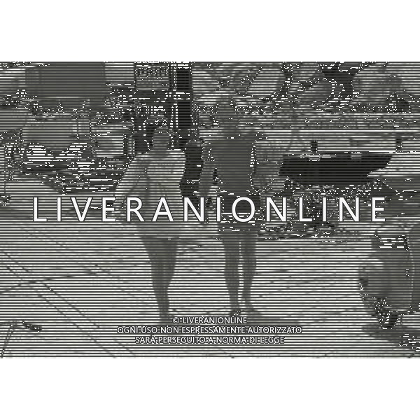RETROSPETTIVA PHILIPPE LEROY ATTORE NELLA FOTO PHILIPPE LEROY A PORTO ROTONDO NELL\'ANNO 1973 CON EMMA BINI AG ALDO LIVERANI SAS