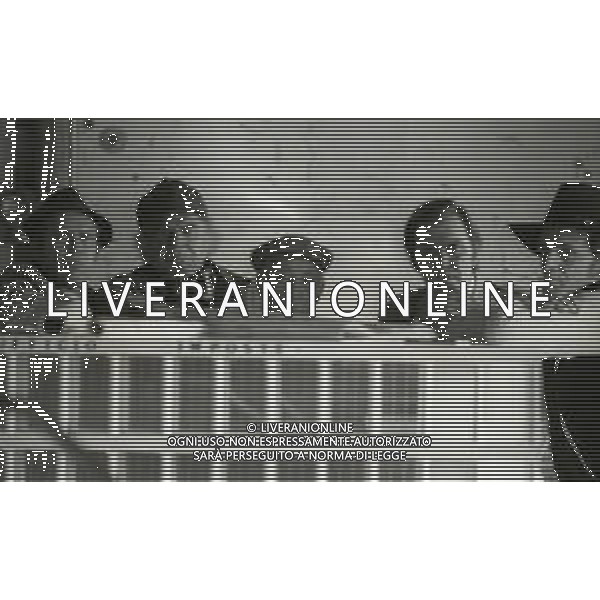 RETROSPETTIVA PHILIPPE LEROY ATTORE NELLA FOTO GASTONE MOSCHIN-LIONEL STANDER - RAYMOND BUSSIERES-FRANCO FABRIZI E PHILIPPE LEROY SUL SET DEL FILM “STANZA 17-17 PALAZZO DELLE TASSE UFFICIO IMPOSTE“ NELL\'ANNO 1970 A ROMA AG ALDO LIVERANI SAS