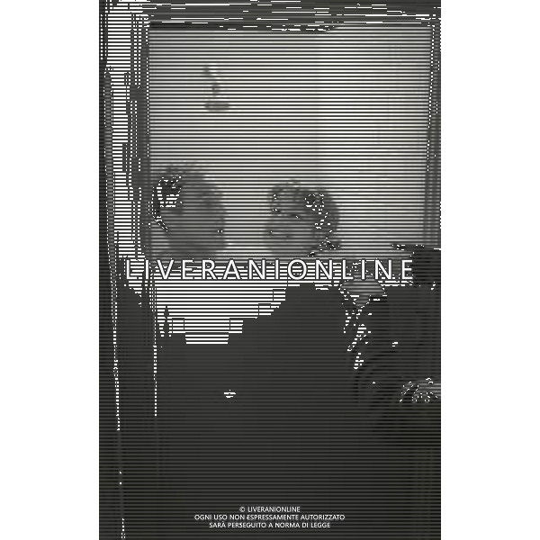 RETROSPETTIVA PHILIPPE LEROY ATTORE NELLA FOTO PHILIPPE LEROY SUL SET DEL FILM “STANZA 17-17 PALAZZO DELLE TASSE UFFICIO IMPOSTE“ NELL\'ANNO 1970 A ROMA AG ALDO LIVERANI SAS